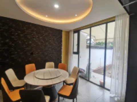 Xi'an Yinyue Hot Spring B&B (Xi'an University of Architecture and Technology)