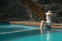 Phoenix Xueqingji Humanity Banshan Homestay (Phoenix Ancient City Branch) - Rooftop Pools