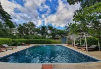 Tharaburi Resort - Pools