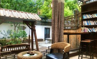 Yiyun Lakeside Courtyard Inn (Taierzhuang Ancient City Scenic Area Store)