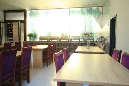 Holiday Inn Gorge Mediterranean Sea Отели рядом с достопримечательностью «Yusishan»