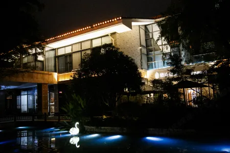 Hanzhong Tianhan Langyue Hotel Отели рядом с достопримечательностью «Hanzhong Gymnasium»