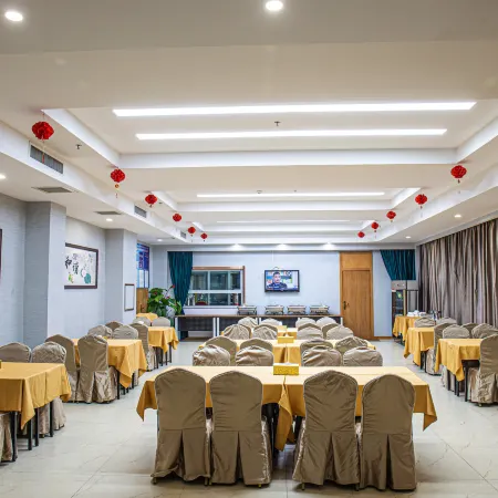 Hotan Zhongzhou Huayu Business Hotel (Railway Station Branch)