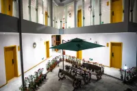 Yunzhishang Hotel Hotels in Lianghe