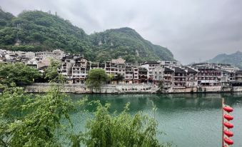 Lingyun Villa Private Scenic Boutique Hotel (Zhenyuan Ancient Town Store)