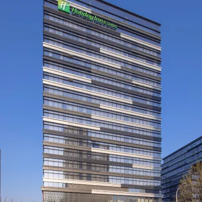 Holiday Inn & Suites Qingdao Jinshui Hotels near Licang District