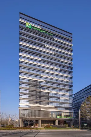 Holiday Inn & Suites Qingdao Jinshui Отели рядом с достопримечательностью «Ocean University of China Laoshan Campus»