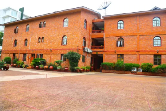 Coconut Grove Regency Hotel