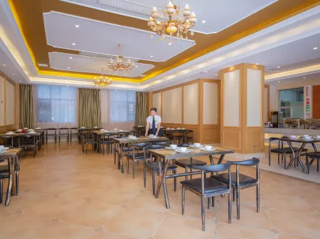 Vienna 3 Best Hotel (Yingshan Bus Station)