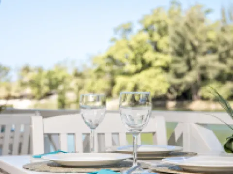 Tropicana Lagoon Apartments โรงแรมในพอร์ตวิลา