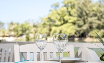 Tropicana Lagoon Apartments - Housity