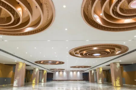 Meridian Hotel & Banquet Отели в г. Сурат