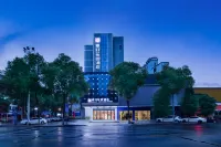 Yahao Garden Hotel (Huarong Bubugao New World City Commercial Plaza)