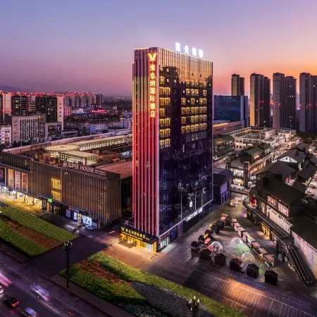 Vienna International Hotel (Zhaotong Hongxing Hejing Plaza) Отели в г. Чжаотун