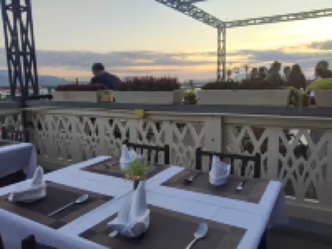 ปักเซ โฮเทล แอนด์ เรสเทอรองต์ โรงแรมในปากเซ