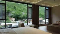 Lixian Mountain Lodge Folk Hotel