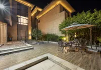 Longmen Yiyaju Homestay