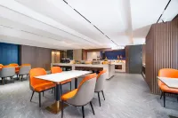 Starway Hotel (Xichang Qionghai 17 Degrees Wanda Plaza) - 3성급