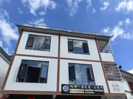 Wuzhishan Shuiman Balayijia Homestay Отели рядом с достопримечательностью «Tropic Rain Forest Scenery Spot of Five Finger Mountain»