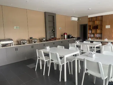 Chengdu Baitu Yue Hotel (Wanda Plaza Jingjusi Subway Station) Отели рядом с достопримечательностью «Xuliaoyuan Modern Design Art Museum»