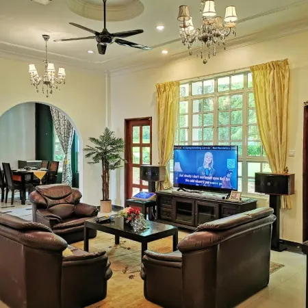 Yussy Homestay at Afamosa Bungalow Hotels in Pegoh