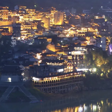 Linjiang Waterfall Viewing Inn