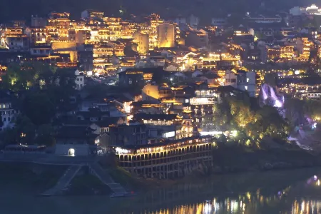 Linjiang Waterfall Viewing Inn Отели в г. Гучжан