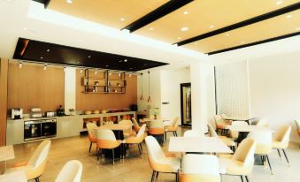 Yunzuo Starlight Hotel