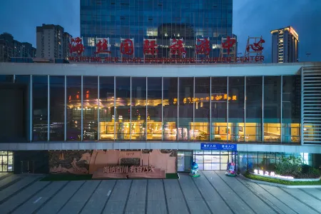 Seclusion Design Hotel(Fuzhou Railway Station South Square Store) Отели рядом с достопримечательностью «Fuzhou Zoo»