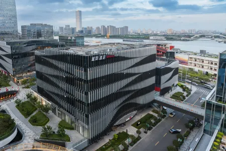 IntercityHotel Shanghai Xuhui Binjiang International Media Port Отели рядом с достопримечательностью «Shanghai Harbor Longwu Harbor Company Wharf»