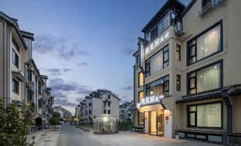 whispering willows design inn(the house in wuzhen xizha scenic area)