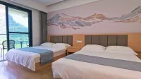 Returning Mountain Residence Hotels near Tribe of the Three Gorges