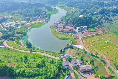 Lezhi Qi’an Resort Hotel Отели рядом с достопримечательностью «Tonglv Passenger Transport Terminal»