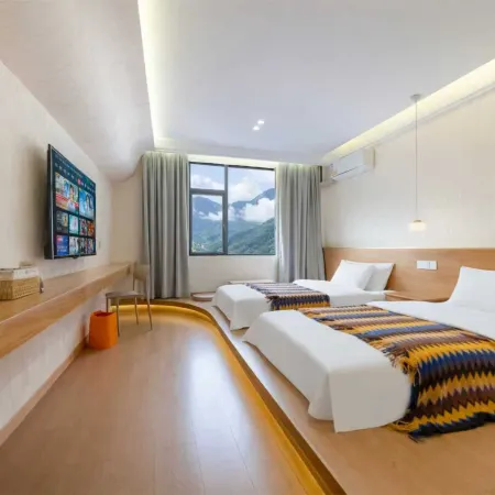 Jiuzhai Yishe Hotel(Jiuzhaigou Valley Scenic and Historic Interest Area Branch)
