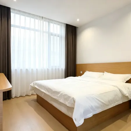 Yiju Homestay (Kaifeng Wansuishan Martial Arts City Millennium City Park)