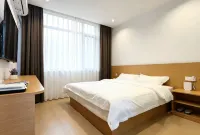 Yiju Homestay (Kaifeng Wansuishan Martial Arts City Millennium City Park) - 2-Star