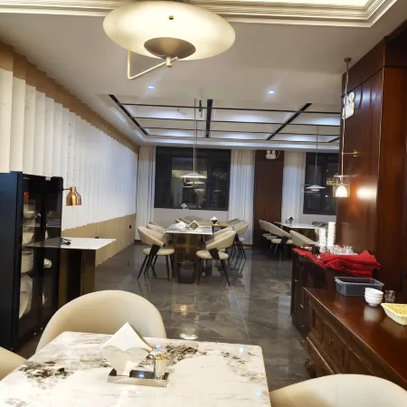 Minshan Shengshi Hotel