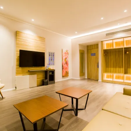 HanTing Premium Hotel (Tonghua Wanda Plaza)