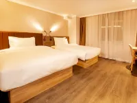 HanTing Premium Hotel (Changchun Hongqi Street The HillStore) Hotels near Chaoyang