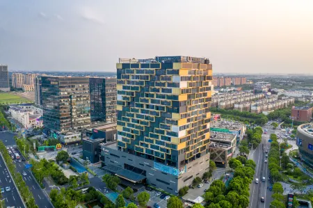 Shanghai Pudong Greenland The QUBE Hotel (International Tourism Resort) Отели рядом с достопримечательностью «Shanghai Pudong New Area Administration Institute»