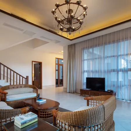 Nanshan leisure club Seaview Hotel Отели рядом с достопримечательностью «Храм Наньшань»