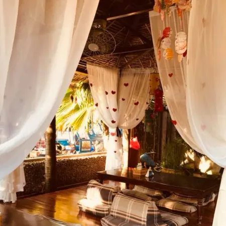 Coucou Bar Hotel and Restaurant
