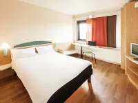 Ibis Roma Fiera Hotels near La Saliera