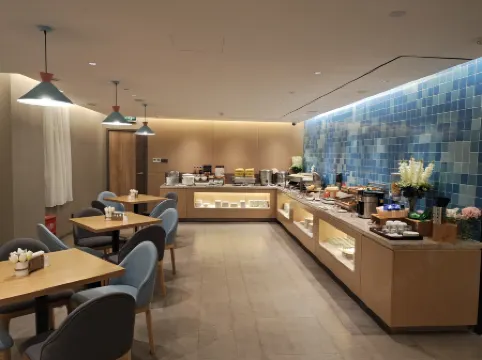 Homeinn Hotel (Mianzhu Nanjing Avenue New World Commercial Plaza)