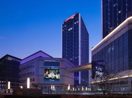 Hampton by Hilton Hefei West Railway Station Sili River Отели рядом с достопримечательностью «Hefei Gymnasium»