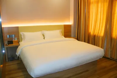 海悅酒店（黃海造船石島漁港店） 鄰近石島赤山風景區-舞台的酒店