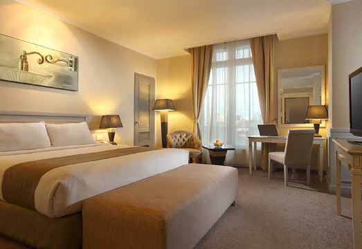 Grand Dafam Surabaya Hotel Overview