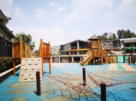 Yueting hot spring villa in Tengchong Отели рядом с достопримечательностью «Mayu Valley Hot Spring Town»