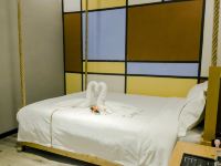 鹿头社智能酒店(杭州文泽路地铁站店) - 优选大床房