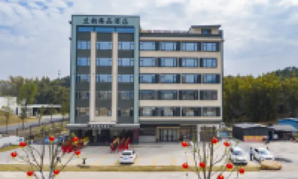 Wengyuan Lanyun Yipin Hotel - Mountain view